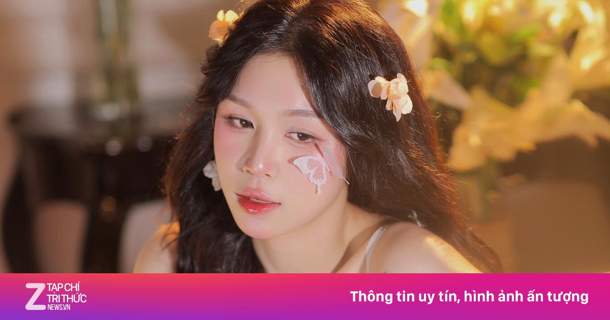 Hot girl đấu kiếm đón sinh nhật gợi cảm