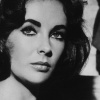 Chế độ dinh dưỡng kì lạ của Elizabeth Taylor