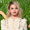 Selena Gomez trong những chiếc váy Prairie đầy mơ mộng