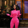 Kim Kardashian “bóc phốt” cả gia đình trên SNL