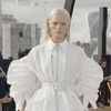BST Xuân Hè 2022: Sự đổ bộ của "cơn bão" Alexander McQueen