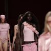 Gợi cảm và táo bạo như những năm 2000 ở Milan Fashion Week