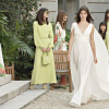 BST Xuân- Hè 2022 từ nhà mốt Elie Saab: Làn gió giản dị tinh tế