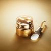 Mặt nạ tinh chất vàng 24K Precious Gold Vitality Mask của nhà Clé de Peau Beauté vừa ra mắt