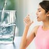 Nên uống nước nóng hay nước lạnh để giảm cân?