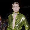 Tom Ford hào nhoáng trong bộ sưu tập Xuân/Hè 2022