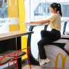 McDonald’s Trung Quốc sử dụng xe đạp thể dục thay thế cho ghế ngồi