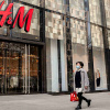 H&M đứng trước làn sóng tẩy chay vì "thay đổi bản đồ online"