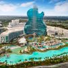 Siêu khách sạn hình đàn guitar nơi Khánh Vân tham dự Miss Universe