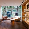 Trải nghiệm lối sống “Ăn Hermès, ngủ Versace, ngồi Fendi, bày trí Saint Laurent''