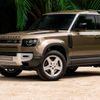 SUV tiền tỷ Land Rover Defender 90 chính thức ra mắt tại Việt Nam với hai phiên bản, giá từ 3,935 tỷ