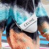 Giới trẻ và cơn sốt túi tam giác Triangle Bag từ nhà mốt Céline