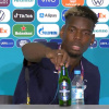 Tiếp nối CR7, Pogba dẹp chai bia trên bàn họp báo