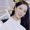 Jisoo tỏa sáng như một ngôi sao khi xem show diễn Dior Cruise 22