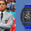Bóc giá chiếc đồng hồ mang tên HLV trưởng tuyển Italia Roberto Mancini