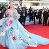 Sharon Stone mang cả “vườn hoa” lên thảm đỏ Cannes