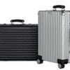 Mẫu vali RIMOWA biểu tượng được biến tấu với logo Fendi