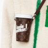 Louis Vuitton giới thiệu mẫu túi "ngộ nghĩnh" có hình … củ cà rốt và cốc cà phê