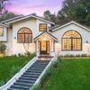 Miley Cyrus rao bán biệt thự 7,2 triệu USD ở Hidden Hills