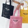 Túi Prada Raffia Tote Bag - Phụ kiện bền vững "gây bão" làng mốt