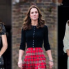 11 bộ váy áo đắt "sang chấn" của Kate Middleton