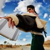 Rihanna “chất lừ” trong chiến dịch quảng bá RIMOWA