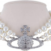 Sự trở lại của chuỗi choker ngọc trai Vivienne Westwood