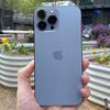 Đập hộp iPhone 13 Pro Max phiên bản màu Sierra Blue trong ngày mở bán