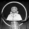 MV "Oh My God" - Adele xứng với danh hiệu "Nữ hoàng đồ Custom Couture"