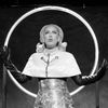 MV "Oh My God" - Adele xứng với danh hiệu "Nữ hoàng đồ Custom Couture"