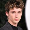 Troye Sivan tham gia vào series “Thần tượng” do The Weeknd đạo diễn