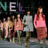 Chanel - Thu Đông 2022: Đôi ủng cao su lấy cảm hứng từ hoàng gia Anh