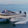 Lái thử 'du thuyền bay' trị giá 1 triệu đô.