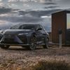 Lexus RZ 450e chính thức ra mắt, xe sang chạy điện đầu tiên của Lexus