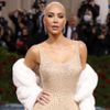 Thừa nhận ép cân cấp tốc để đi MET Gala, Kim Kardashian nhận chỉ trích dữ dội