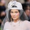 Kylie Jenner giải thích lý do vô cùng cảm động khi lựa chọn mặc váy cưới tới dự Met Gala 2022