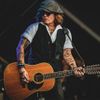 Dior tiếp tục gia hạn hợp đồng với Johnny Depp
