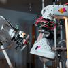 Thương hiệu Nike cung cấp dịch vụ robot giúp kéo dài “tuổi thọ” cho những đôi giày của bạn