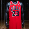 Chiếc áo thi đấu của huyền thoại Michael Jordan phá kỷ lục đấu giá với 10,1 triệu USD
