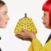 Họa sĩ Yayoi Kusama hợp tác Louis Vuitton cho mùa Cruise 23