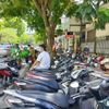 Trông giữ xe trái phép ở vỉa hè bị xử phạt bao tiền?