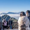 Du khách tấp nập 'săn mây' trên đỉnh Fansipan