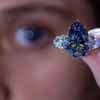 Viên kim cương xanh Bleu Royal được đấu giá 44 triệu USD