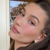 Hailey Bieber đã trở thành "biểu tượng" trong giới thời trang thế nào?