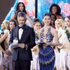 Á Hậu Thùy Dung tỏa sáng trong vai trò MC đêm chung kết Miss Earth 2023 được tổ chức tại Việt Nam