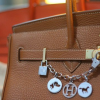 Những món phụ kiện Hermès "nhấn nhá" chiếc túi Birkin của bạn
