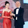 CEO Halavu Clinic nhận giải mặc đẹp tại Harper’s Bazaar Star Awards