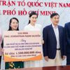 Gia đình vua hàng hiệu Johnathan Hạnh Nguyễn tặng người nghèo 1,5 tỷ