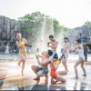 Du khách tranh thủ tận hưởng VinWonders Nha Trang trước giờ diễn ra đại nhạc hội 8Wonder