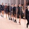 Prada Spring 2024 làm sống lại những bộ trang phục thường nhật
